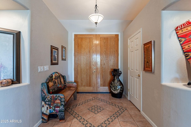 5336 E Gloria Ln, Cave Creek, AZ 85331 - foyer entrance featuring tile patterned flooring and baseboards