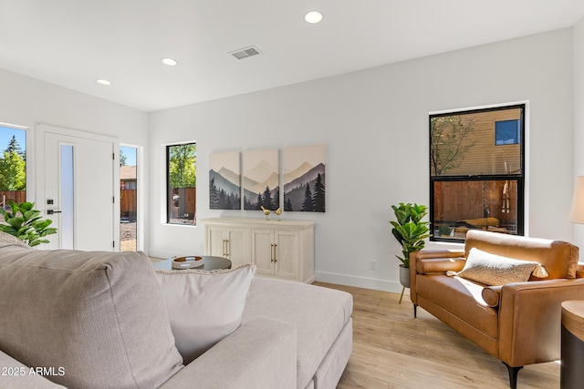 302 W Oak Ave Unit 2, Flagstaff, AZ 86001 - living area featuring light wood-type flooring, recessed lighting, and baseboards
