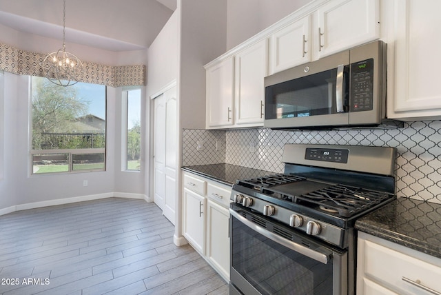 3055 N Red Mtn Unit 122, Mesa, AZ 85207 - kitchen featuring stainless steel appliances, a chandelier, backsplash, white cabinetry, and baseboards