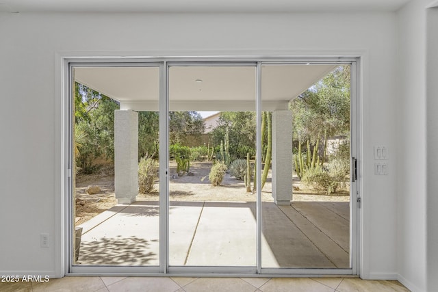 4530 E Desert Wind Dr, Phoenix, AZ 85044 - entryway with tile patterned flooring and baseboards