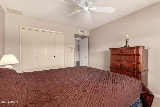 bedroom featuring ceiling fan, a textured ceiling, and a closet