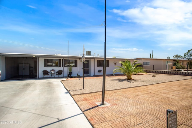 116 E Martin Dr, Sierra Vista, AZ 85635 - ranch-style house with driveway