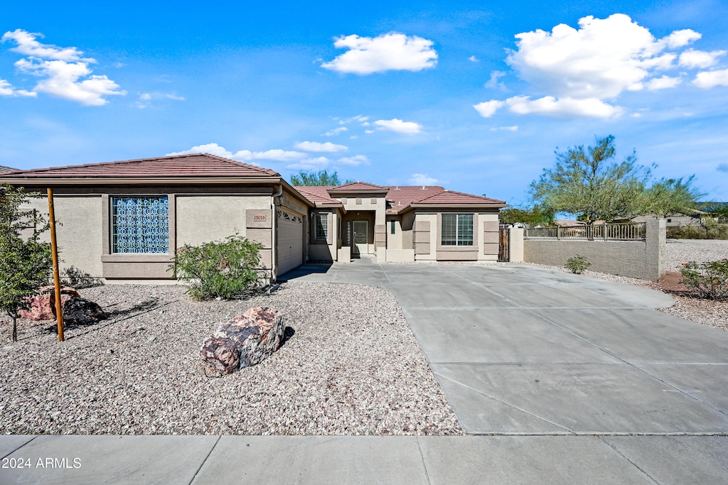 view of front of property