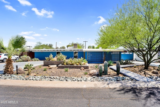 1029 E Palo Verde Dr, Phoenix, AZ 85014 - view of mid-century inspired home