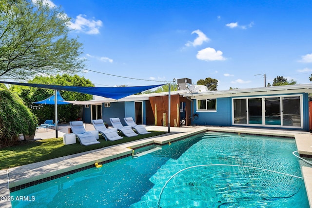 1029 E Palo Verde Dr, Phoenix, AZ 85014 - swimming pool with a patio