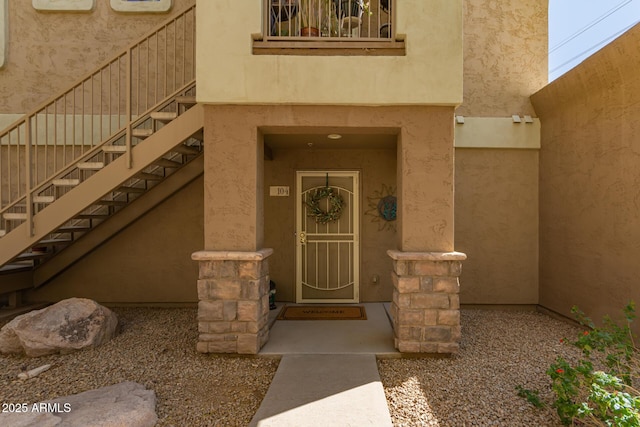 entrance to property with stucco siding