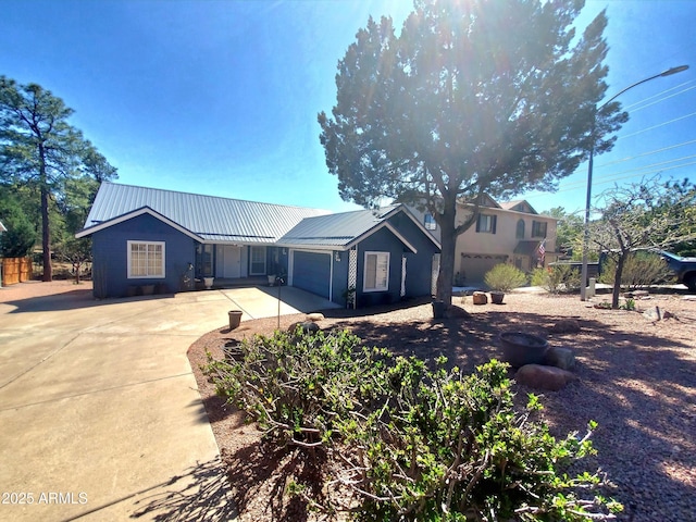 513 W Sherwood Dr, Payson, AZ 85541 - ranch-style home featuring a garage, metal roof, and driveway