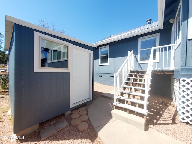 513 W Sherwood Dr, Payson, AZ 85541 - property entrance featuring metal roof and crawl space