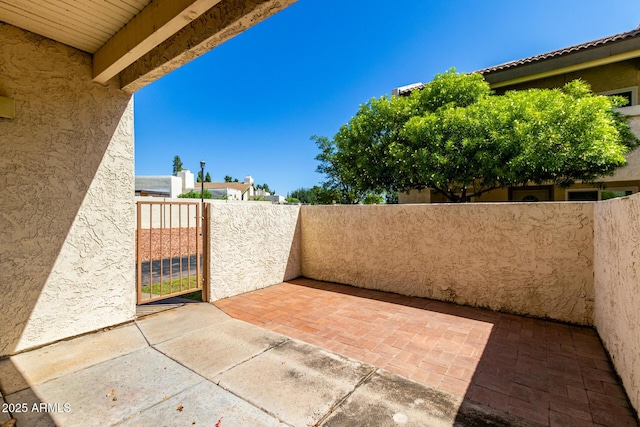 11026 N 28th Dr Unit 81, Phoenix, AZ 85029 - view of patio / terrace with a gate