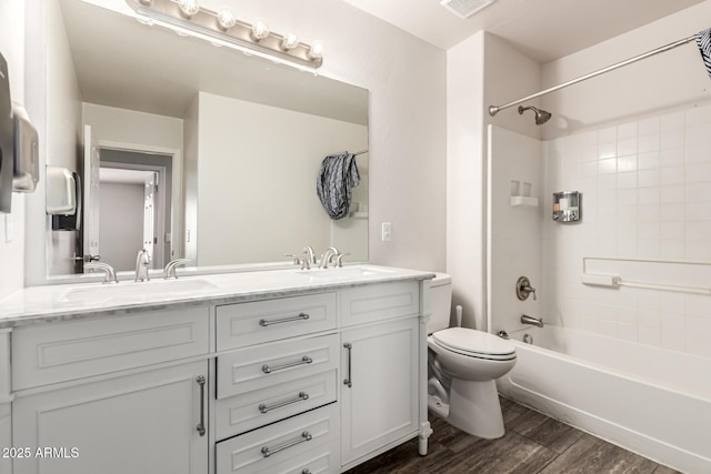 466 N 10th Pl, Coolidge, AZ 85128 - full bath featuring double vanity, wood finished floors, and shower / bathtub combination