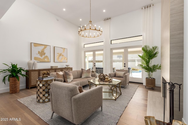 22756 N 91st Way, Scottsdale, AZ 85255 - living area featuring light wood finished floors, a chandelier, recessed lighting, a towering ceiling, and baseboards