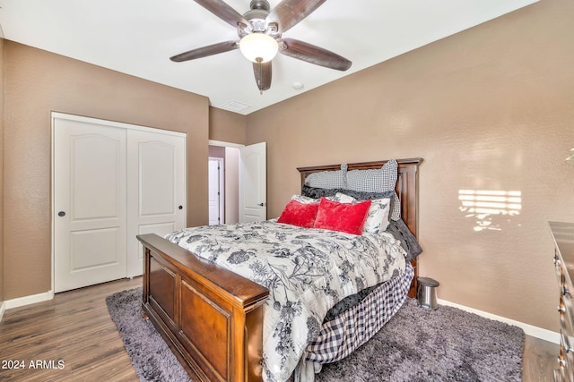 bedroom with a closet, dark hardwood / wood-style flooring, and ceiling fan