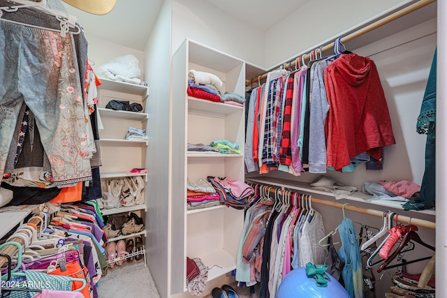 walk in closet featuring carpet