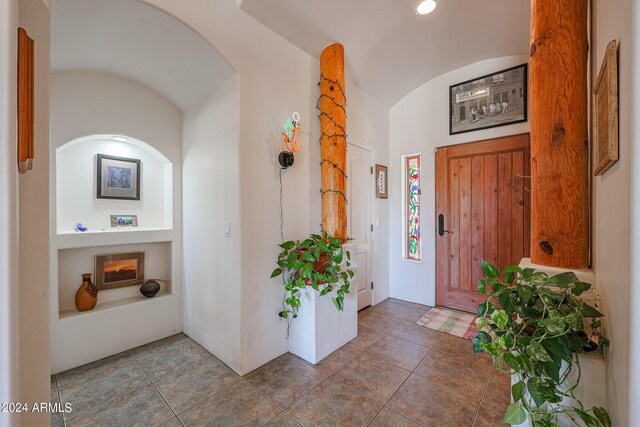 1880 W Roderick Ln, Wickenburg, AZ 85390 - entryway featuring tile patterned flooring, arched walkways, and vaulted ceiling