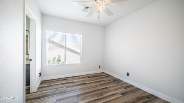 unfurnished room with dark wood-type flooring and ceiling fan