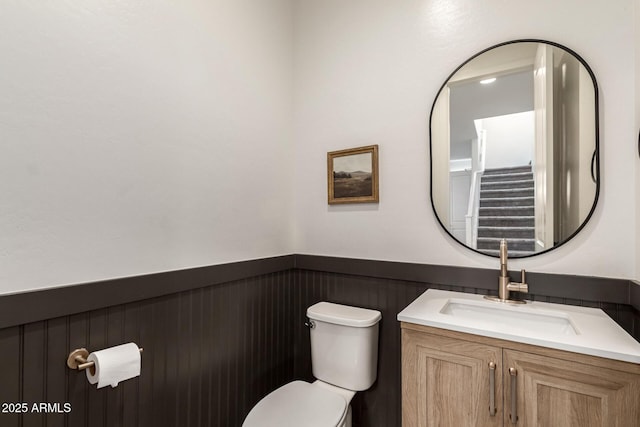 5460 S Dillon Cir, Mesa, AZ 85212 - bathroom featuring wainscoting, toilet, and vanity