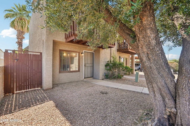 2815 N 52nd St Unit 3, Phoenix, AZ 85008 - view of front of house featuring stucco siding and a gate