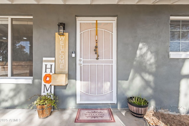 property entrance featuring stucco siding