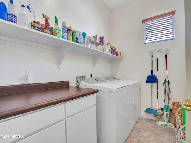 washroom featuring light tile patterned flooring and washer and clothes dryer