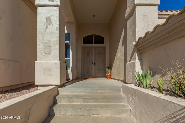 property entrance with stucco siding