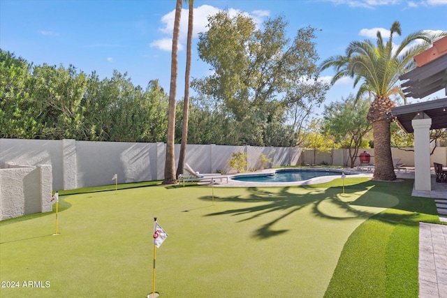 view of yard featuring a fenced in pool