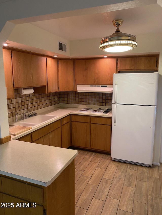 2569 W Berridge Ln Unit D-115, Phoenix, AZ 85017 - kitchen with a sink, visible vents, white appliances, light countertops, and under cabinet range hood