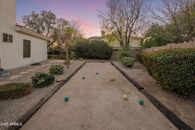 view of yard at dusk