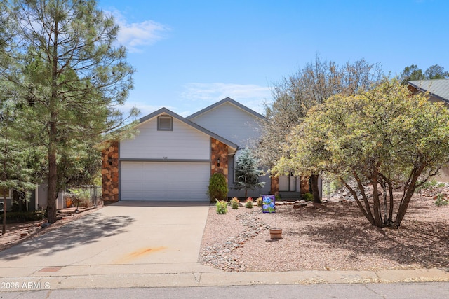709 W Forest Dr, Payson, AZ 85541 - view of front facade featuring an attached garage and driveway