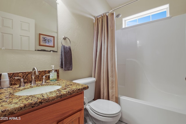 709 W Forest Dr, Payson, AZ 85541 - bathroom featuring vanity, a textured wall, shower / bath combo, and toilet
