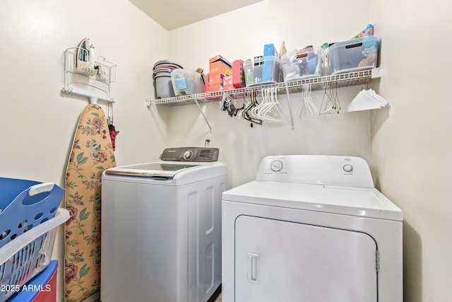 washroom featuring washing machine and clothes dryer