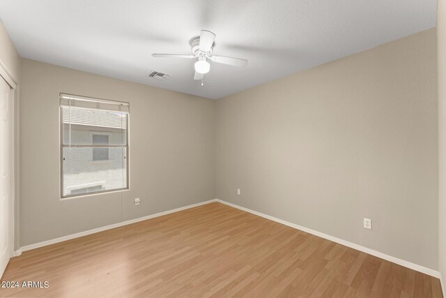 unfurnished room with light hardwood / wood-style floors and ceiling fan