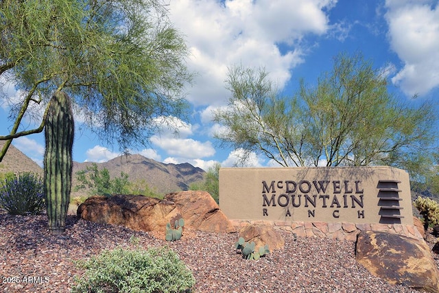 community sign featuring a mountain view