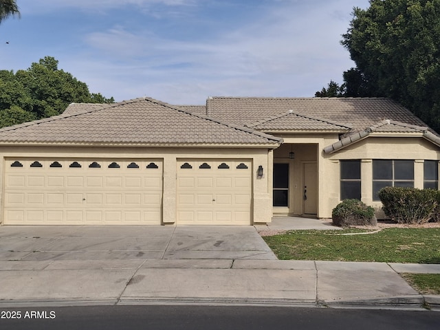 view of front facade featuring a garage