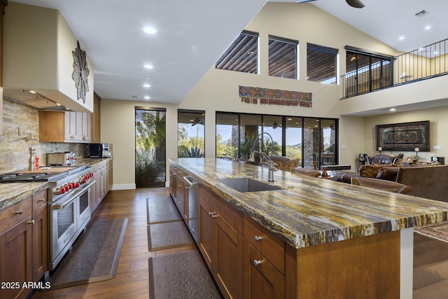 36389 N 105th Pl, Scottsdale, AZ 85262 - kitchen with a sink, stainless steel appliances, a spacious island, custom range hood, and open floor plan