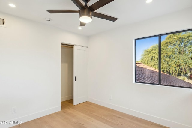 empty room featuring light hardwood / wood-style floors and ceiling fan