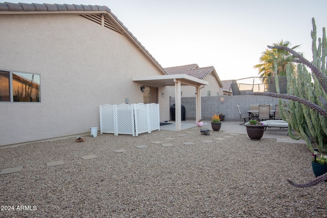 view of yard featuring a patio