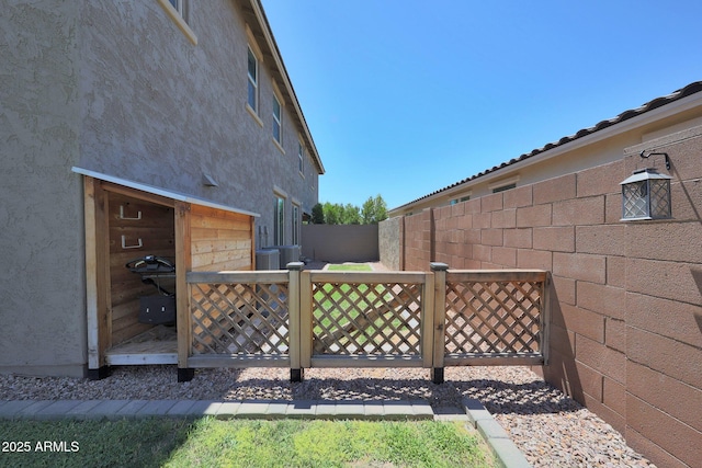 9750 E Radioactive Dr, Mesa, AZ 85212 - view of yard with fence
