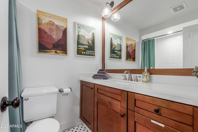 full bathroom featuring visible vents, baseboards, toilet, and vanity