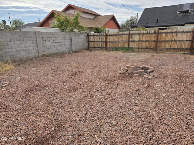 view of yard featuring a fenced backyard