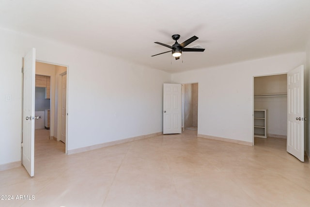 unfurnished bedroom featuring ceiling fan and a closet