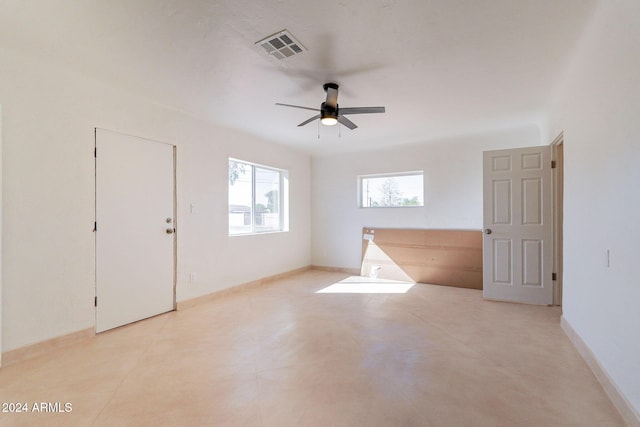 empty room with ceiling fan