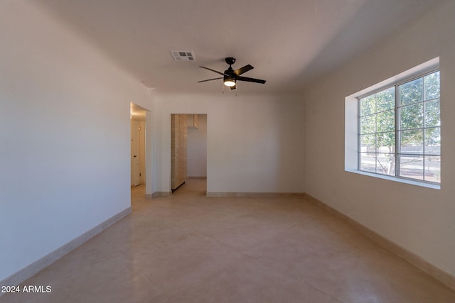 empty room featuring ceiling fan