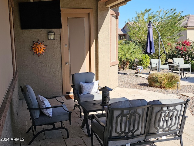 view of patio featuring an outdoor hangout area