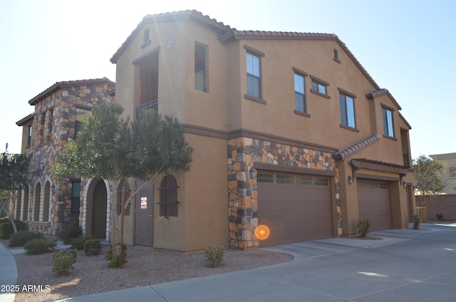 view of front of property featuring a garage