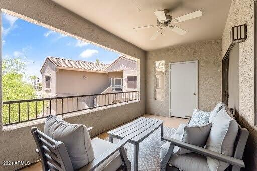 balcony featuring ceiling fan