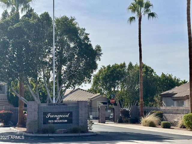 view of community / neighborhood sign