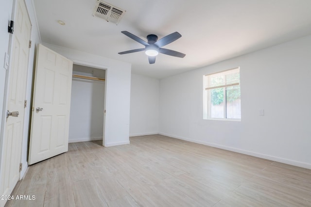 unfurnished bedroom featuring ceiling fan and light wood-type flooring