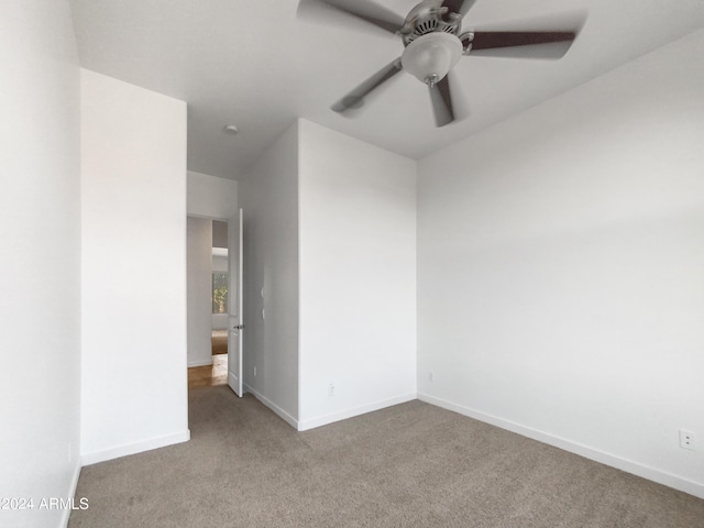 unfurnished room with light carpet and ceiling fan