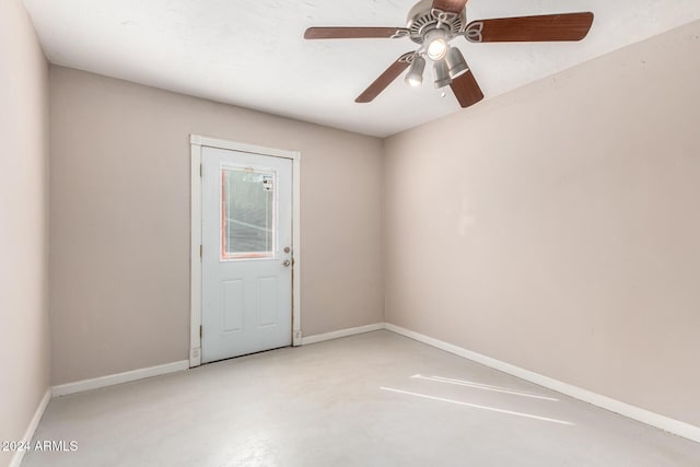 unfurnished room featuring ceiling fan and concrete floors