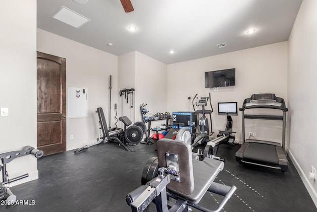 exercise room featuring ceiling fan, recessed lighting, visible vents, and baseboards